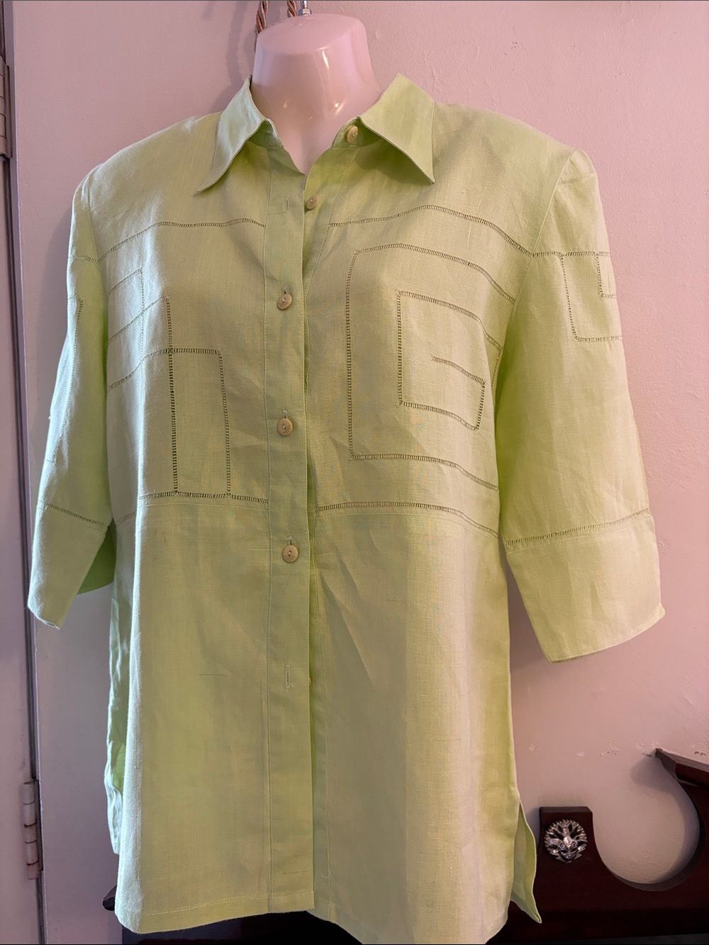 Women’s Light Green Button-Front Linen Blouse with Subtle Stitching